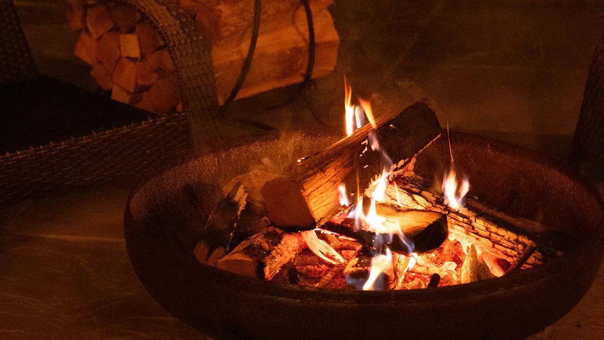 PREMIUM KILN-DRIED FIREWOOD